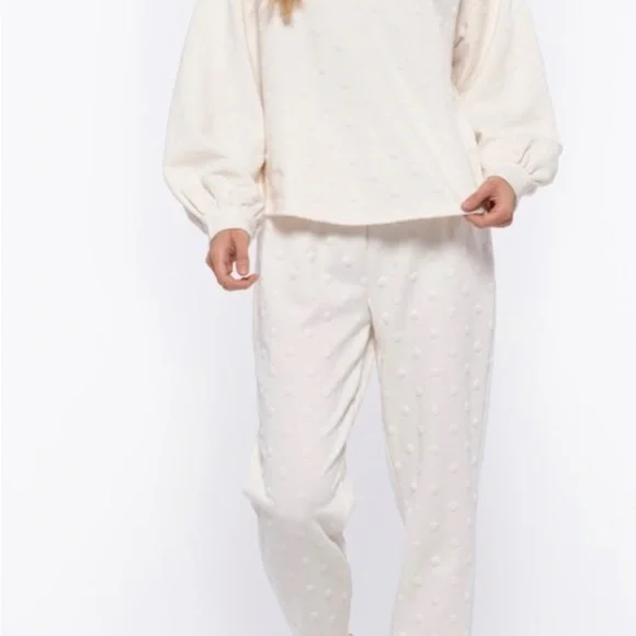 White 2 piece dot sweatshirt set - Picture 4 of 5